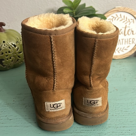 Ugg Boots SZ 5 - Picture 5 of 6